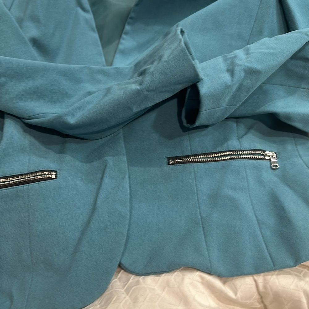 Blazer - Picture 3 of 3